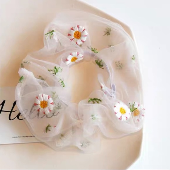 🌼Daisy floral hair tie Chiffon Scrunchie - Picture 3 of 5